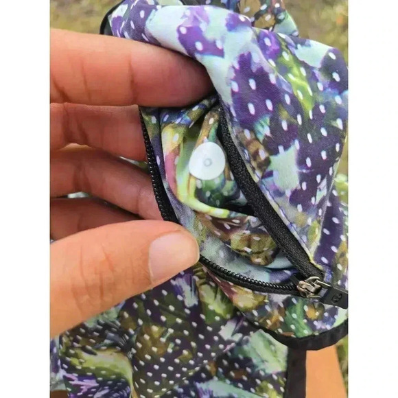 Lululemon Tracker Short III *4-way Stretch Size 6 - Picture 9 of 9